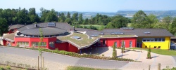 Camphill Schulgemeinschaft Föhrenbühl: Blick auf die Werkstufengebäude